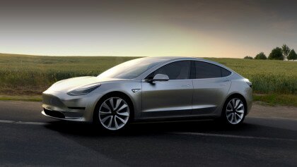 Електрокар Tesla Model 3 зібрав неймовірну кількість замовлень